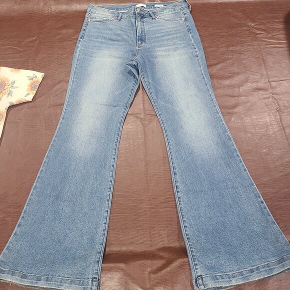 Sofia by Sofia Vergara Women's and Women's Plus Melisa Flare High Rise Jeans Sz - Picture 8 of 12